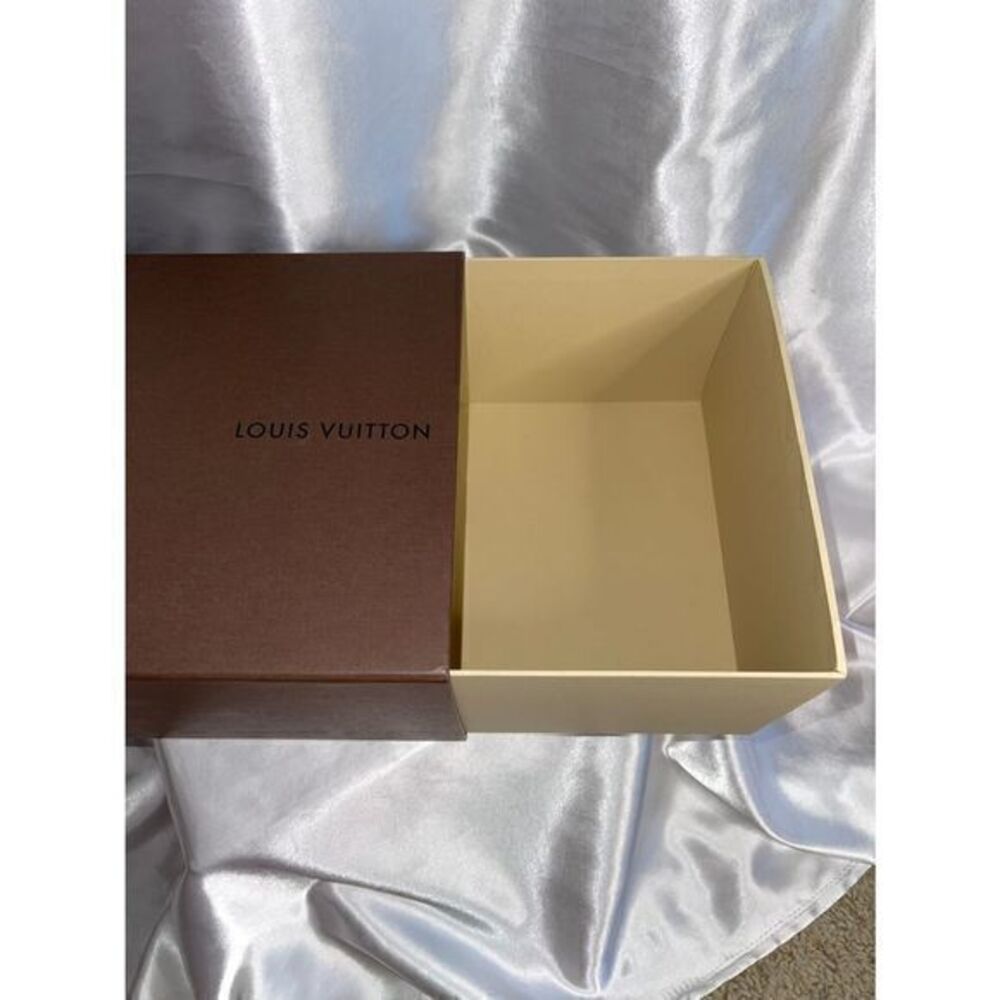 Authentic Louis Vuitton box - Picture 3 of 4